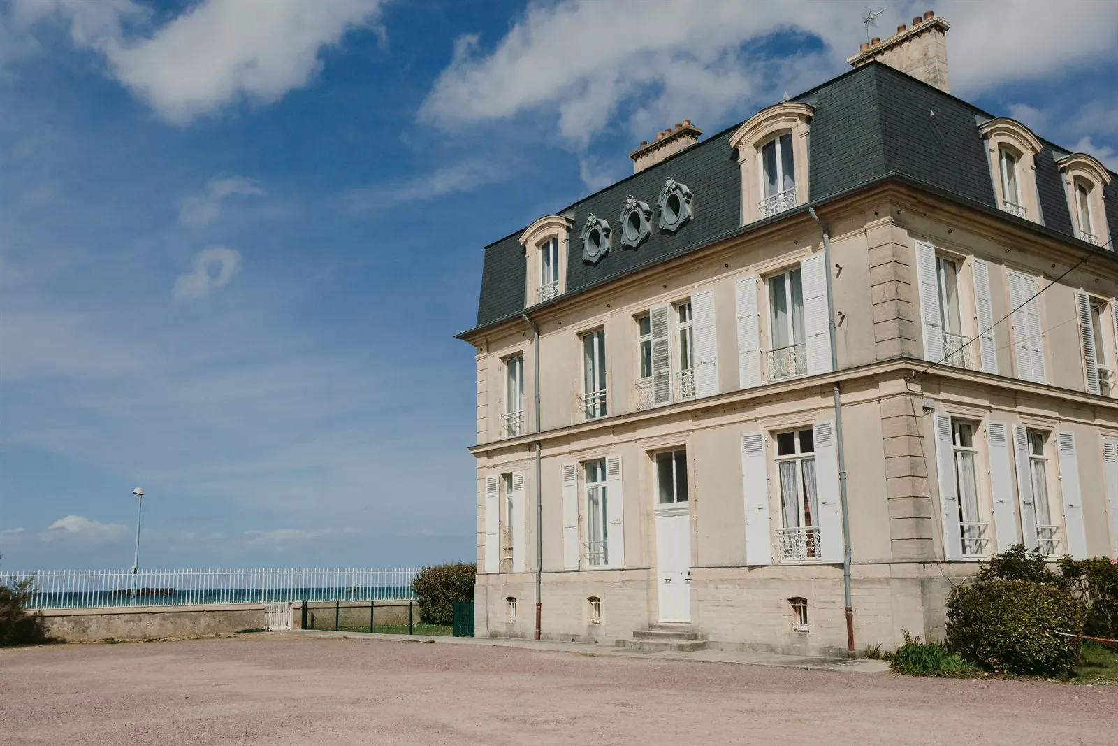 Le Tiny Beach — the surroundings