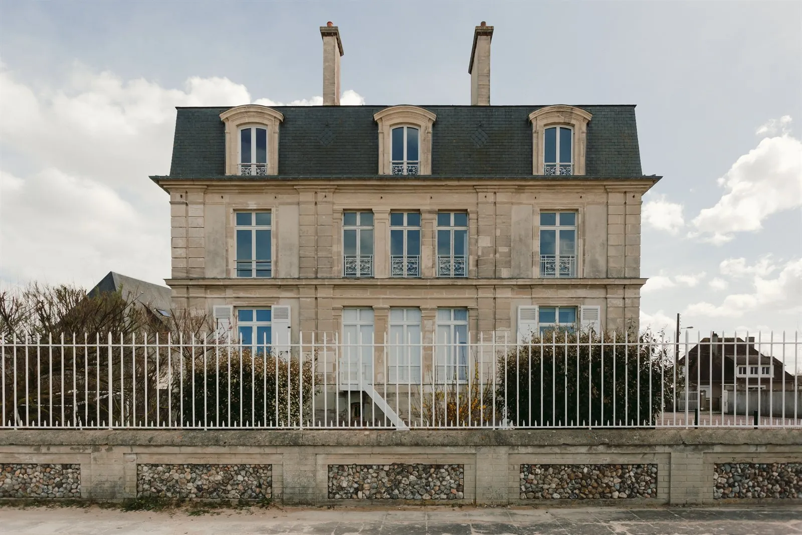 La Maison Carrée, bâtie en 1874, qui abrite les deux logements